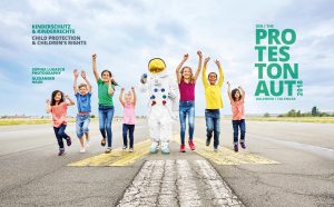 Titelblatt Protestonaut-Kalender 2018 zum Thema Kinderschutz und Kinderrechte
