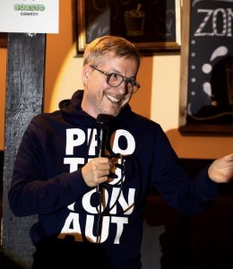Live auf der Bühne: Comedy und Kabarett mit Protestonaut